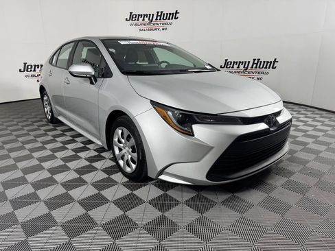 Used 2025 Toyota Corolla LE w/ Convenience Package FWD image 5