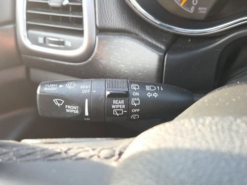 Used 2018 Jeep Grand Cherokee Altitude image 42