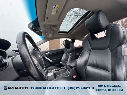 Used 2010 Hyundai Genesis 3.8 RWD image 3
