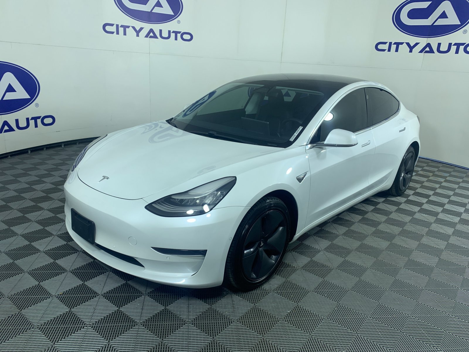 Used 2020 Tesla Model 3 Standard Range RWD image 7