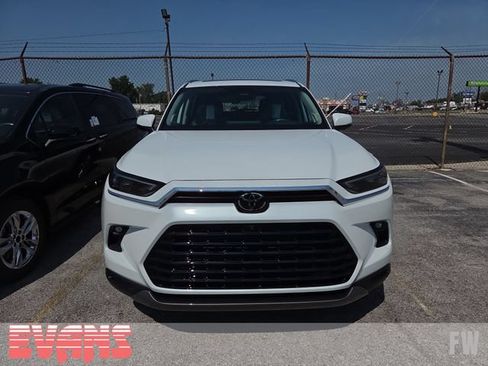 New 2026 Toyota Grand Highlander AWD image 2