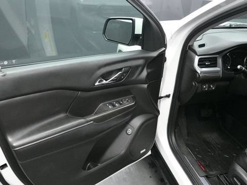 Used 2018 GMC Acadia SLT FWD image 18
