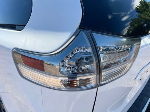 Used 2017 Toyota Sienna SE Premium FWD image 10