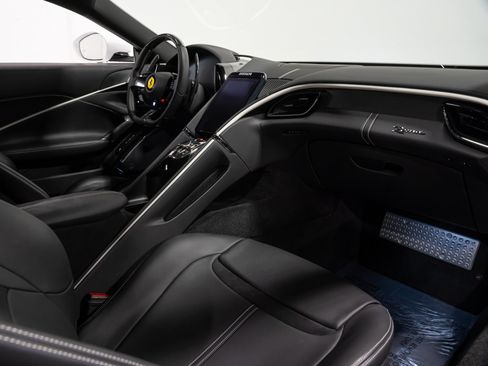 Used 2022 Ferrari Roma RWD image 54
