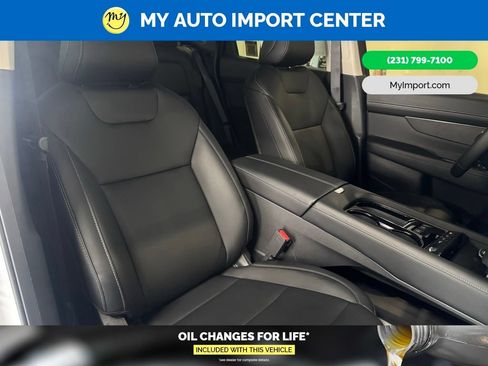Used 2025 Nissan Murano SV AWD/4WD image 28