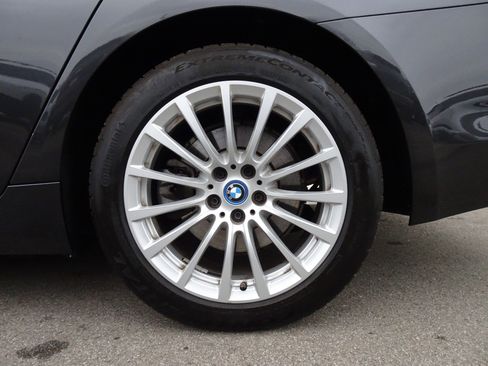 Used 2019 BMW 530e xDrive w/ Convenience Package image 28