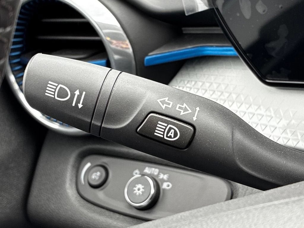 New 2026 Chevrolet Trax LT w/ LT Convenience Package FWD image 9