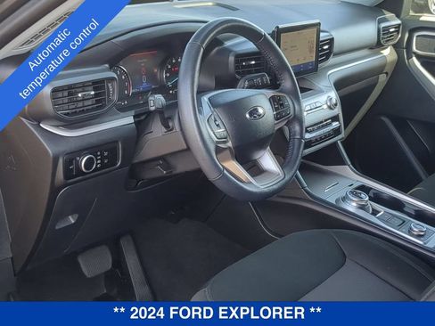 Used 2024 Ford Explorer XLT AWD/4WD image 13