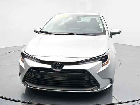 Used 2023 Toyota Corolla LE FWD image 3