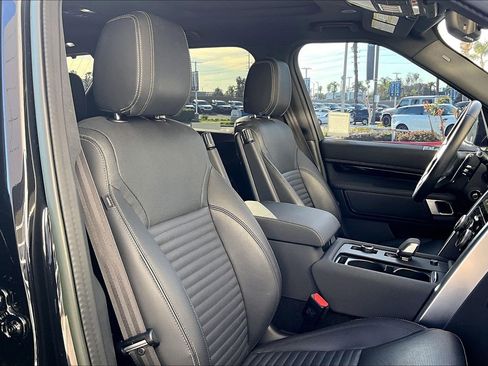 Used 2023 Land Rover Discovery S R-Dynamic image 7