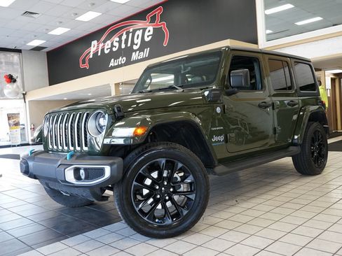 Used 2023 Jeep Wrangler Unlimited Sahara w/ Dual Top Group AWD/4WD image 21