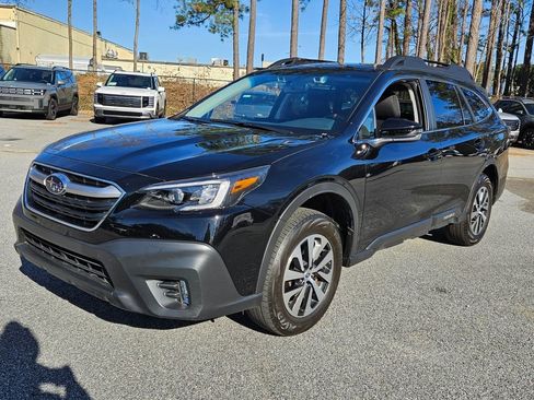 Used 2022 Subaru Outback Premium image 3