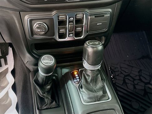 Used 2021 Jeep Wrangler Unlimited Sahara image 16