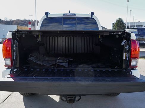 Certified 2022 Toyota Tacoma SR image 14