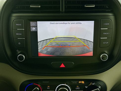 Used 2025 Kia Soul LX w/ LX Technology Package FWD image 22