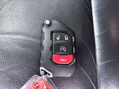 Used 2018 Jeep Wrangler Unlimited Sahara AWD/4WD image 34