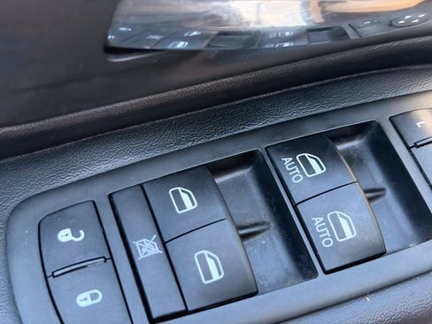 Used 2015 Dodge Grand Caravan SXT w/ UConnect Hands-Free Group FWD image 18