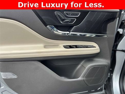 Used 2022 Lincoln Corsair AWD w/ Premium Package image 23