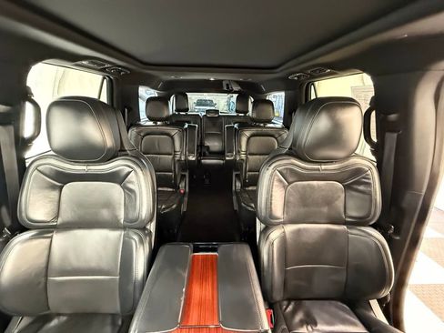 Used 2024 Lincoln Navigator Reserve image 32