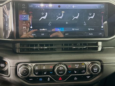 Used 2024 Jeep Wrangler Unlimited Sahara AWD/4WD image 23