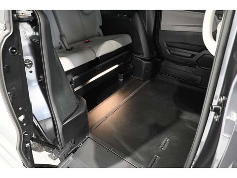 Used 2023 Honda Odyssey Touring image 18