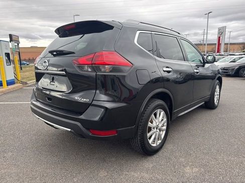 Used 2017 Nissan Rogue SV w/ Sun & Sound Touring Package image 5