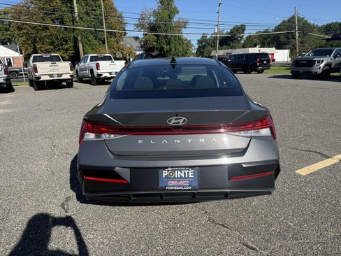 Used 2025 Hyundai Elantra SEL FWD image 4