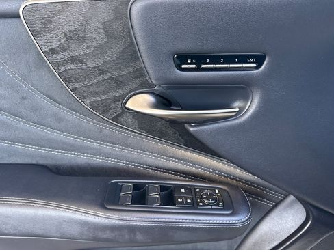 Used 2022 Lexus LS 500 w/ Cold Weather Package (CK) RWD image 11