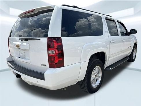 Used 2010 Chevrolet Suburban LT RWD image 6