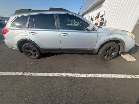 Used 2014 Subaru Outback 2.5i Limited AWD/4WD image 2