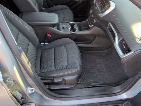 Used 2023 GMC Terrain SLE w/ Driver Convenience Package image 28