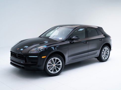 New 2026 Porsche Macan image 1