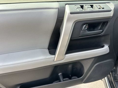 Used 2011 Toyota 4Runner SR5 w/ Convenience Pkg AWD/4WD image 16
