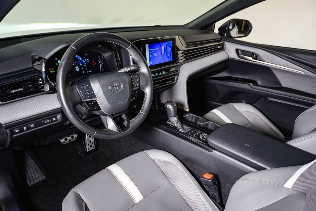 Used 2025 Toyota Camry SE FWD image 19