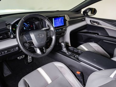 Used 2025 Toyota Camry SE FWD image 19