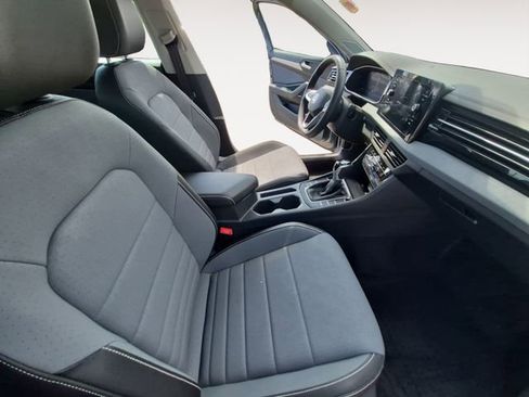 Used 2025 Volkswagen Jetta SE w/ Sunroof Package FWD image 14