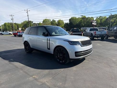 Used 2025 Land Rover Range Rover SE AWD/4WD image 3