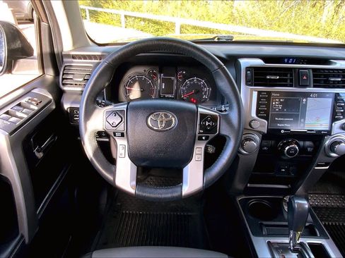 Used 2022 Toyota 4Runner SR5 Premium image 5