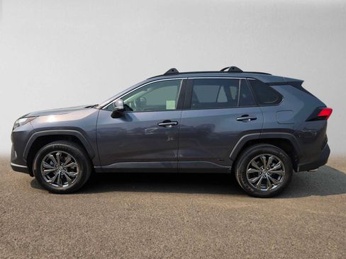 Used 2022 Toyota RAV4 XLE Premium AWD/4WD image 7