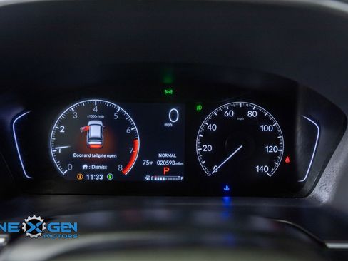 Used 2025 Honda Pilot Sport image 16