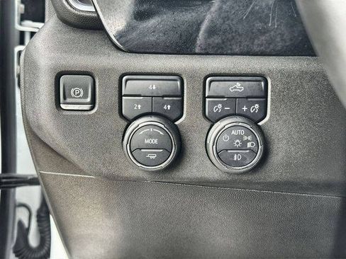 Used 2024 Chevrolet Silverado 2500 LT AWD/4WD image 17