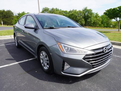 Used 2019 Hyundai Elantra SE FWD image 19