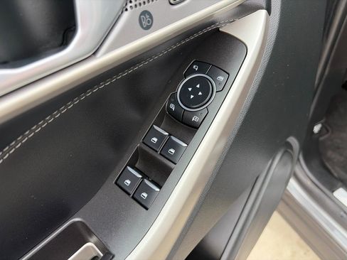 Used 2023 Ford Explorer Limited image 12