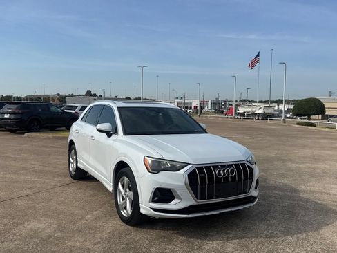 Used 2020 Audi Q3 2.0T Premium w/ Convenience Package AWD/4WD image 2