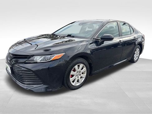 Used 2019 Toyota Camry LE FWD image 4