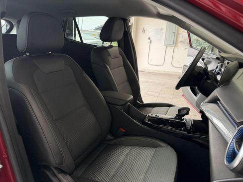 Used 2025 Chevrolet Trax LT image 34