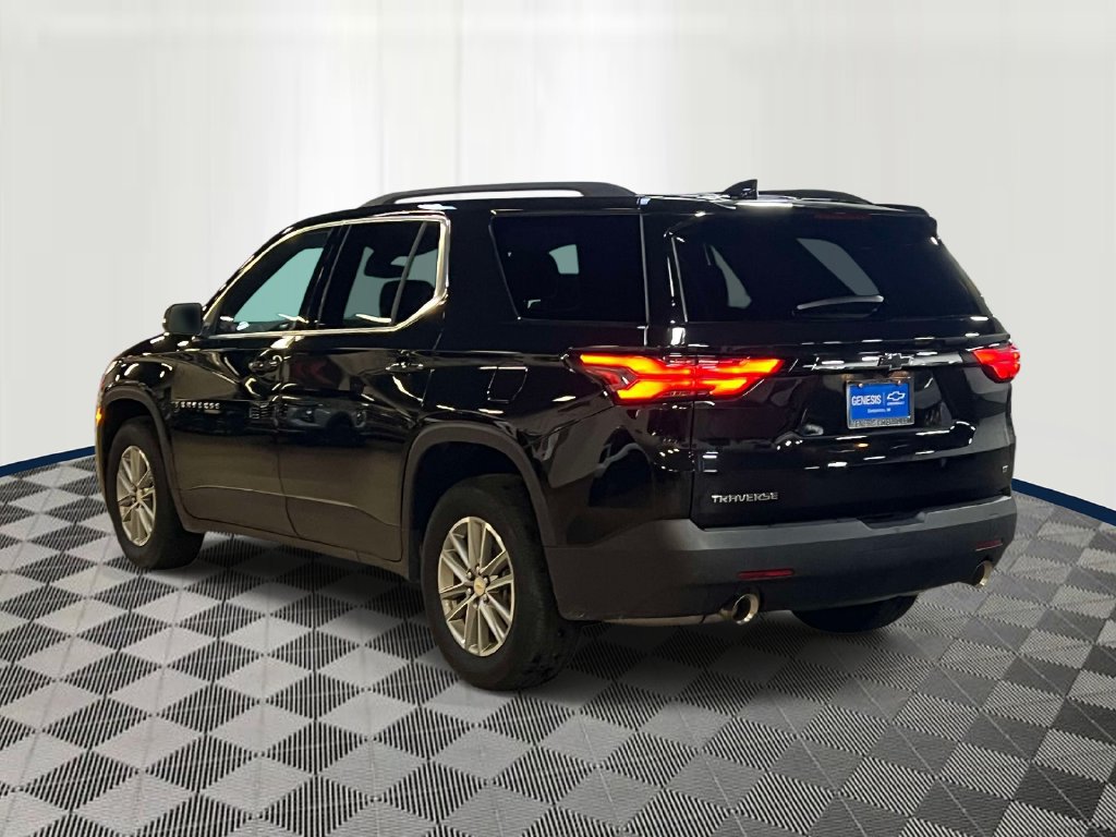 Used 2023 Chevrolet Traverse LT FWD image 3
