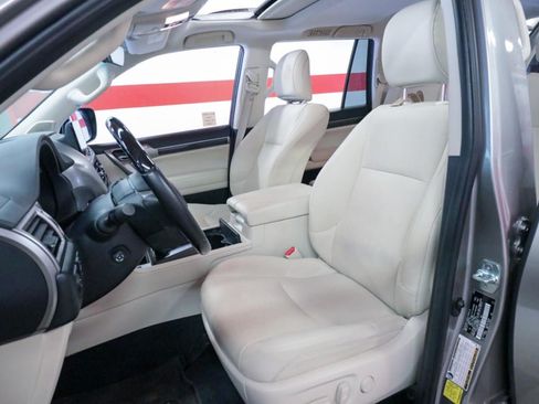 Used 2023 Lexus GX 460 Premium w/ Premium Package AWD/4WD image 11