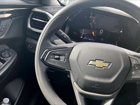Used 2025 Chevrolet TrailBlazer LT AWD/4WD image 19
