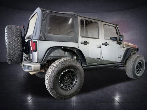 Used 2016 Jeep Wrangler Unlimited Sahara image 15